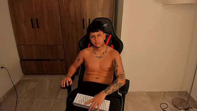 Snapshot of Jake_simons chatting on November 13, 2025, 11:03 am Jake simons online show from November 13, 2025, 11:03 am