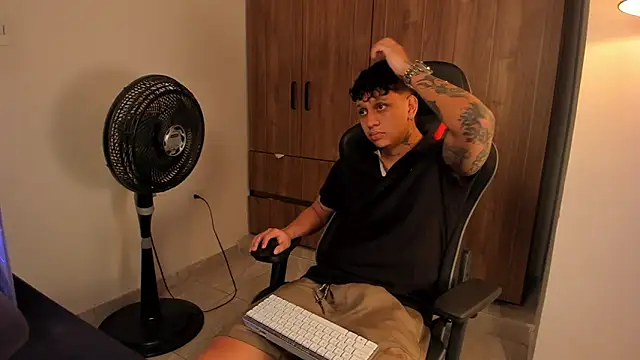 Snapshot of Jake_simons chatting on February 15, 2026, 5:41 am Jake simons online show from February 15, 2026, 5:41 am