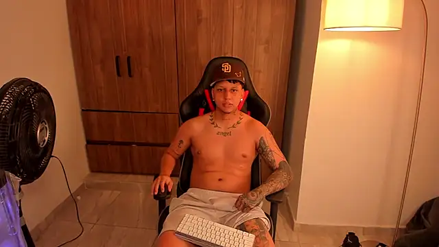 Snapshot of Jake_simons chatting on March 3, 2026, 9:38 am Jake simons online show from March 3, 2026, 9:38 am