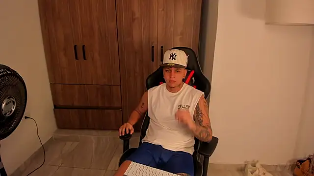 Snapshot of Jake_simons chatting on January 10, 2026, 11:16 am Jake simons online show from January 10, 2026, 11:16 am