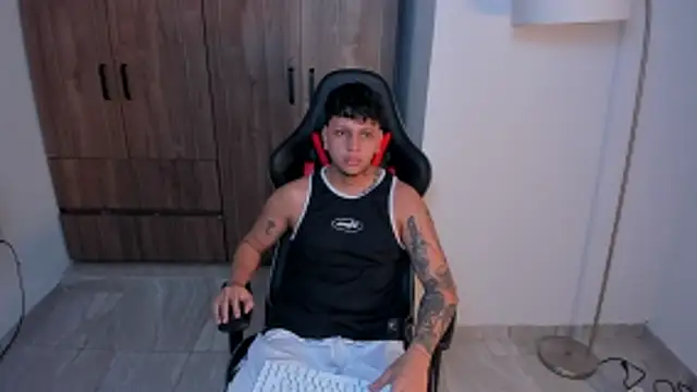 Snapshot of Jake_simons chatting on November 21, 2025, 7:13 pm Jake simons online show from November 21, 2025, 7:13 pm