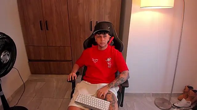 Snapshot of Jake_simons chatting on February 2, 2026, 5:39 am Jake simons online show from February 2, 2026, 5:39 am