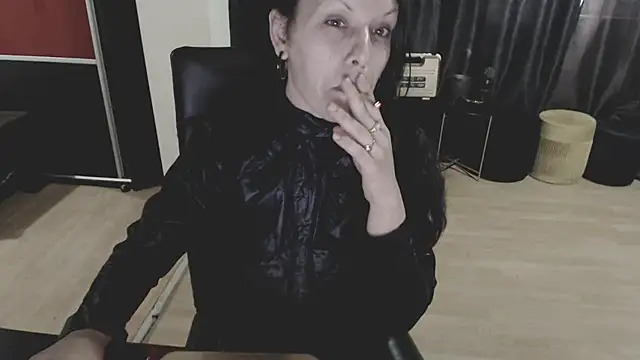 Snapshot of GoldenSasha chatting on October 26, 2025, 2:06 pm GoldenSasha online show from October 26, 2025, 2:06 pm