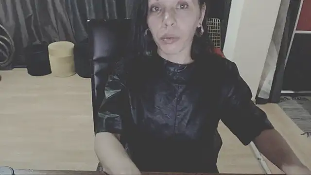 Snapshot of GoldenSasha chatting on November 23, 2025, 1:48 am GoldenSasha online show from November 23, 2025, 1:48 am