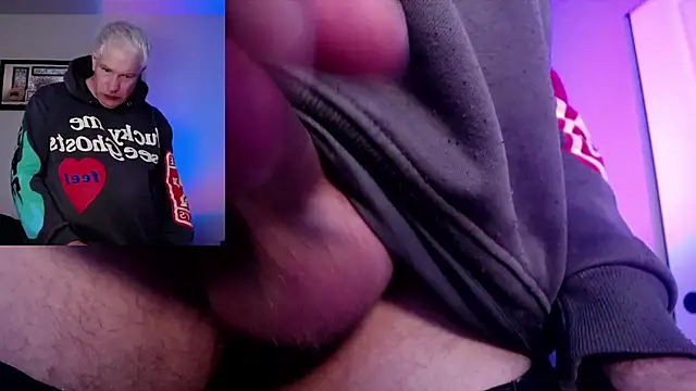 Snapshot of Snarfle82 chatting on November 30, 2025, 8:20 pm Snarfle82 online show from November 30, 2025, 8:20 pm