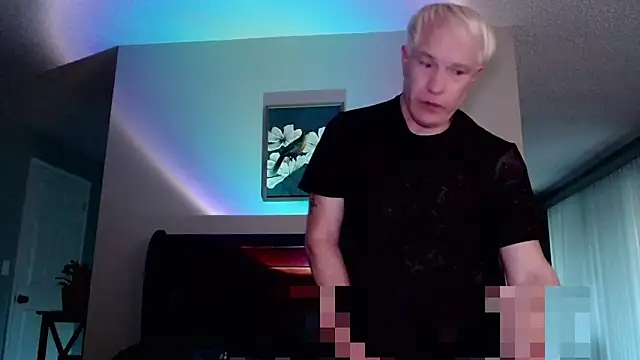 Snapshot of Snarfle82 chatting on October 28, 2025, 12:33 am Snarfle82 online show from October 28, 2025, 12:33 am