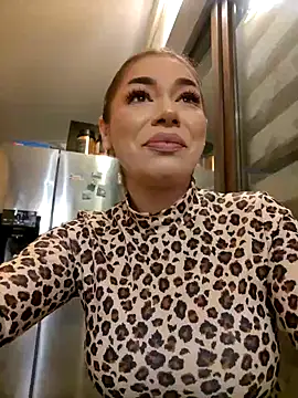 Snapshot of Ella_sweety chatting on February 14, 2025, 11:09 pm Ella sweety online show from February 14, 2025, 11:09 pm