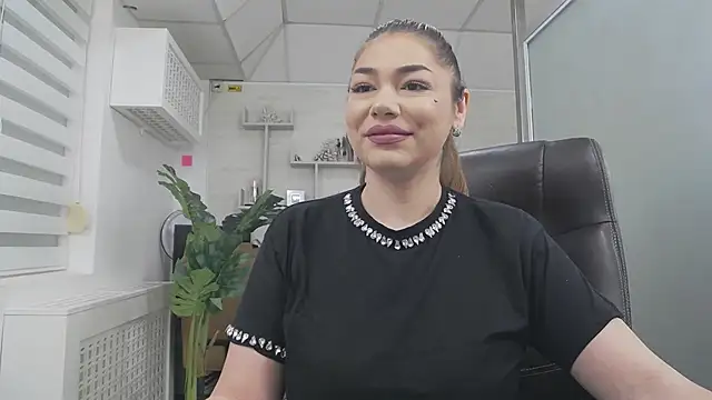 Snapshot of Ella_sweety chatting on February 23, 2026, 6:14 am Ella sweety online show from February 23, 2026, 6:14 am