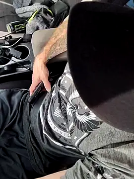 Snapshot of J-Dubb chatting on November 17, 2025, 8:35 pm J-Dubb online show from November 17, 2025, 8:35 pm