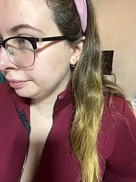 DienkaGreen online show from November 20, 2025, 4:24 am