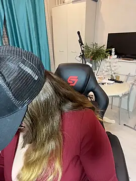 Snapshot of DienkaGreen chatting on January 18, 2026, 5:38 pm DienkaGreen online show from January 18, 2026, 5:38 pm