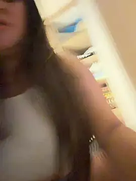 Snapshot of lena_paulxo chatting on May 25, 2026, 10:25 am lena paulxo online show from May 25, 2026, 10:25 am