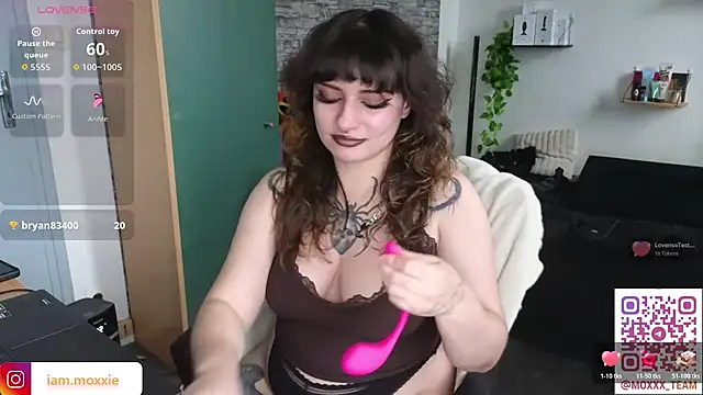 Moxxxie online show from October 24, 2025, 3:55 pm