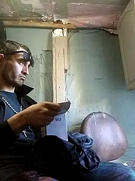 Snapshot of Wero4200 chatting on December 4, 2025, 10:20 pm Wero4200 online show from December 4, 2025, 10:20 pm