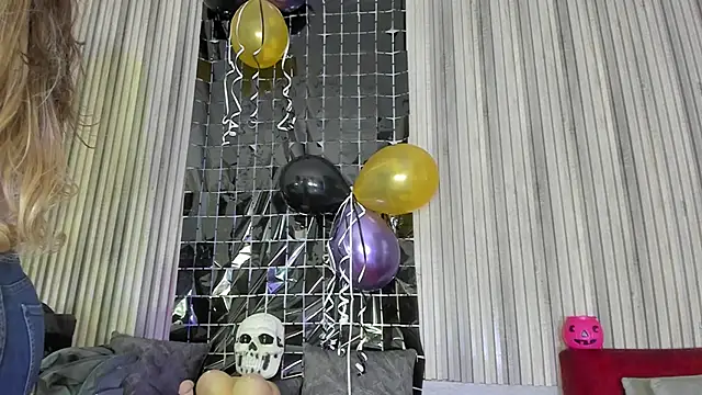 Snapshot of BriannaChelsea chatting on October 31, 2025, 12:13 pm BriannaChelsea online show from October 31, 2025, 12:13 pm