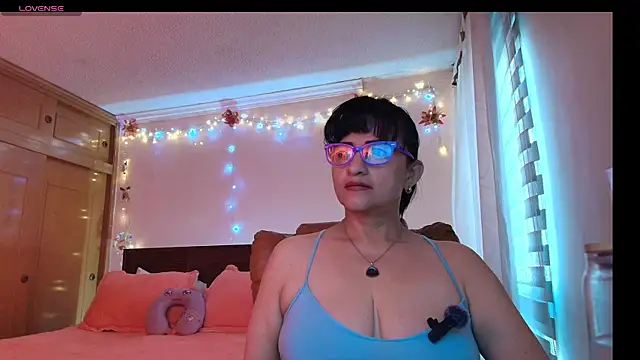 ISABEEL SOFIA01 online show from April 12, 2026, 12:41 pm