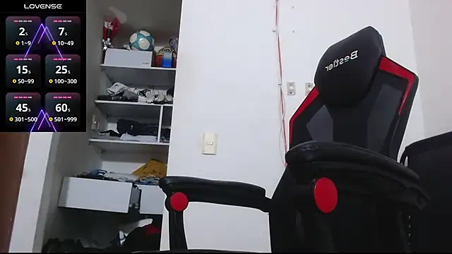 Snapshot of freestyle_blake1 chatting on October 24, 2025, 4:39 pm freestyle blake1 online show from October 24, 2025, 4:39 pm