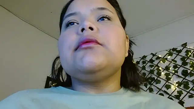 Snapshot of sexychubby___ chatting on March 14, 2025, 12:32 am sexychubby    online show from March 14, 2025, 12:32 am