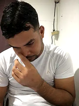 ElsecretodeBruno online show from September 10, 2025, 1:59 am