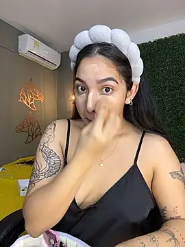 Snapshot of Amandanauty chatting on December 16, 2025, 4:17 am Amandanauty online show from December 16, 2025, 4:17 am