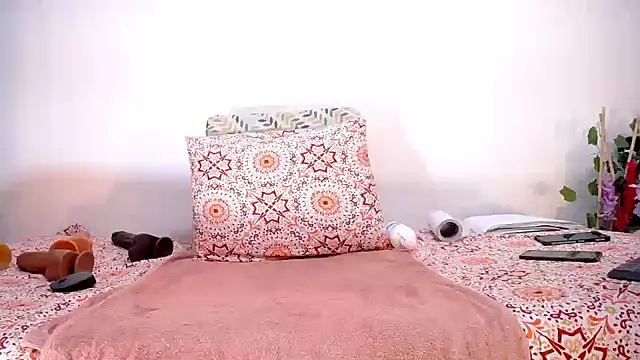 isabella-yumm online show from April 7, 2026, 1:40 am