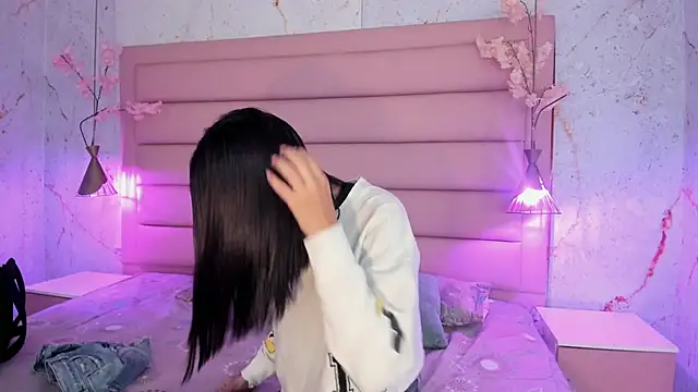 Snapshot of IvySanders1 chatting on November 5, 2025, 1:03 pm IvySanders1 online show from November 5, 2025, 1:03 pm