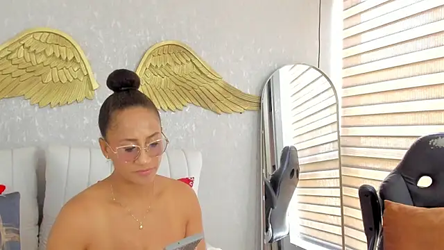 Snapshot of EmmaFerrary chatting on February 26, 2026, 4:40 pm EmmaFerrary online show from February 26, 2026, 4:40 pm