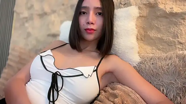 GenesisCastillano online show from April 21, 2026, 5:14 am