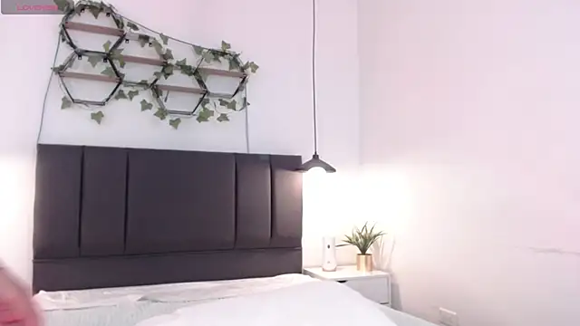 Athompzon online show from March 12, 2025, 7:36 pm