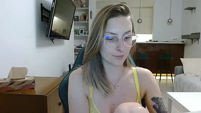 illusorycat online show from September 18, 2025, 7:39 pm