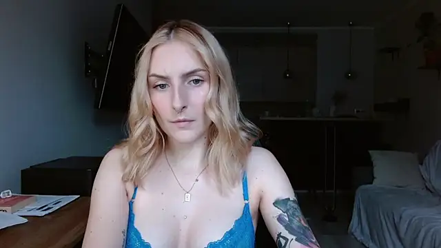 illusorycat online show from November 18, 2025, 1:03 pm