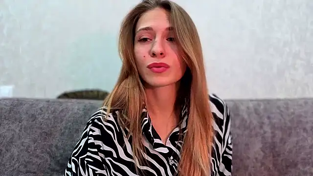 LovelyKatea online show from September 9, 2025, 3:21 pm