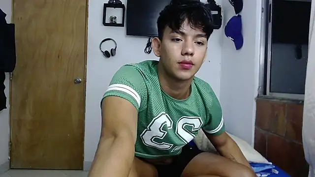 Snapshot of Apolo__lommelli chatting on March 2, 2025, 4:50 am Apolo lommelli online show from March 2, 2025, 4:50 am