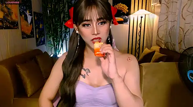 Snapshot of UrSweetKatCakes chatting on February 16, 2025, 11:50 pm UrSweetKatCakes online show from February 16, 2025, 11:50 pm