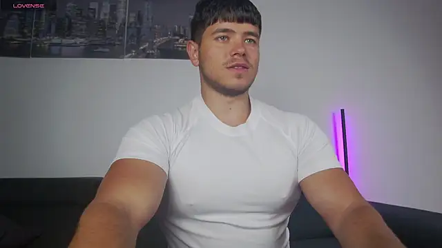 Snapshot of Arilas_ chatting on December 21, 2025, 7:32 am Arilas online show from December 21, 2025, 7:32 am