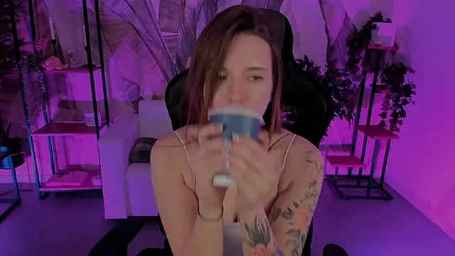 JennyDens online show from February 13, 2025, 3:35 pm