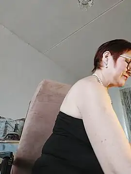 Snapshot of Fire_Night chatting on December 18, 2025, 8:30 am Fire Night online show from December 18, 2025, 8:30 am