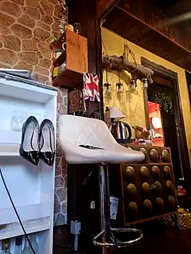 Snapshot of Luna-77 chatting on November 9, 2025, 8:40 am Luna-77 online show from November 9, 2025, 8:40 am