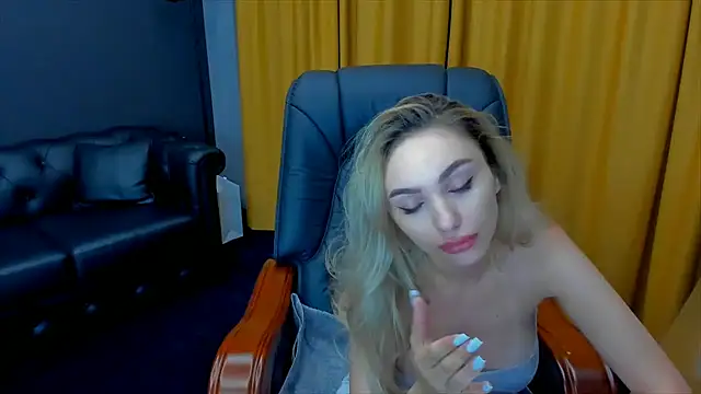 Snapshot of HaleySweet18 chatting on July 21, 2026, 11:39 pm HaleySweet18 online show from July 21, 2026, 11:39 pm