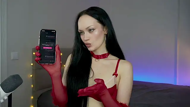 QueenAliss online show from July 25, 2026, 8:44 am