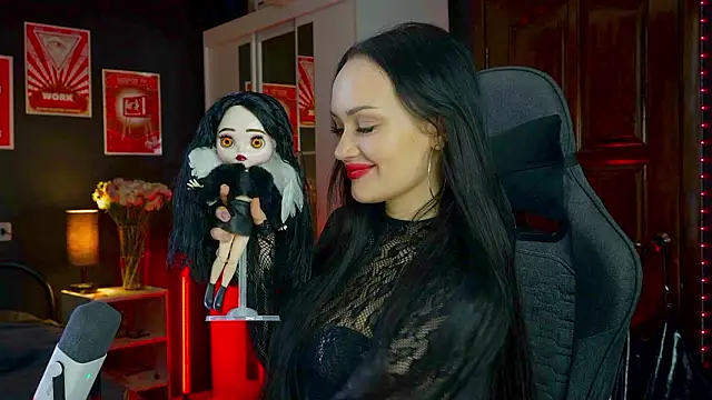 QueenAliss online show from February 15, 2026, 7:42 am