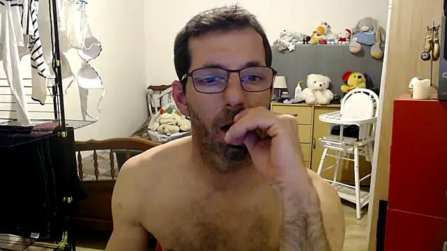 Snapshot of steph19x5 chatting on March 6, 2025, 10:15 pm steph19x5 online show from March 6, 2025, 10:15 pm