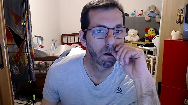 Snapshot of steph19x5 chatting on February 22, 2025, 4:51 pm steph19x5 online show from February 22, 2025, 4:51 pm