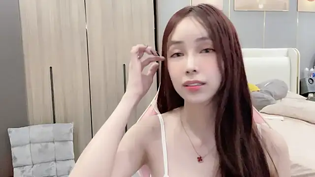 Snapshot of ANNA102 chatting on May 4, 2026, 7:44 am ANNA102 online show from May 4, 2026, 7:44 am