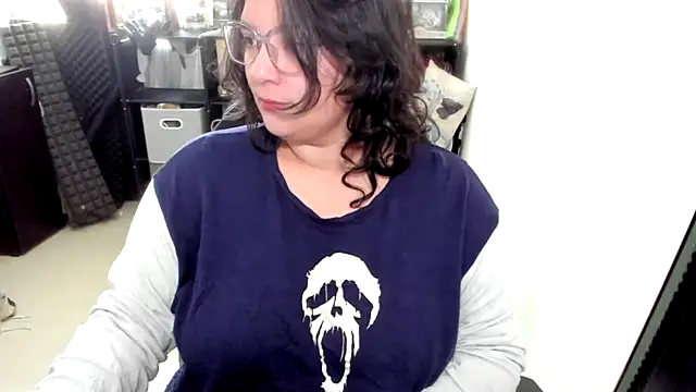 aika-dreams online show from October 29, 2025, 12:48 pm