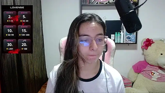 Snapshot of Maggie_Fox3 chatting on March 4, 2025, 1:01 am Maggie Fox3 online show from March 4, 2025, 1:01 am