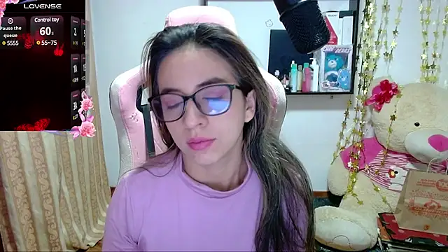 Snapshot of Maggie_Fox3 chatting on January 26, 2025, 1:20 am Maggie Fox3 online show from January 26, 2025, 1:20 am