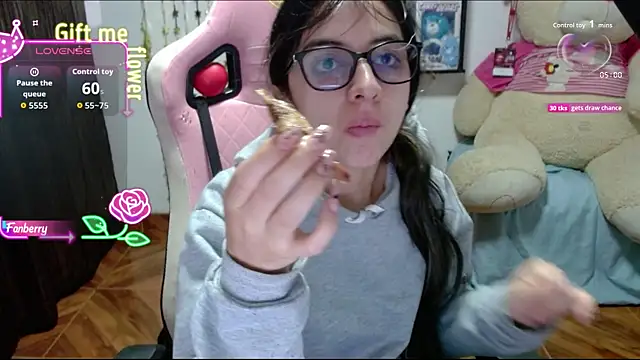 Snapshot of Maggie_Fox3 chatting on September 14, 2025, 2:34 am Maggie Fox3 online show from September 14, 2025, 2:34 am