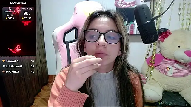Snapshot of Maggie_Fox3 chatting on February 9, 2025, 6:11 am Maggie Fox3 online show from February 9, 2025, 6:11 am