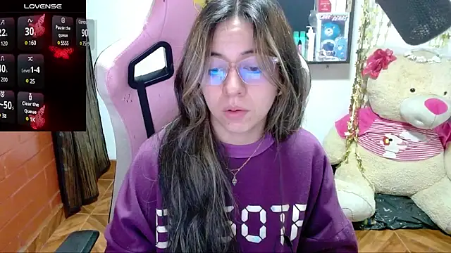 Snapshot of Maggie_Fox3 chatting on February 18, 2025, 1:32 am Maggie Fox3 online show from February 18, 2025, 1:32 am